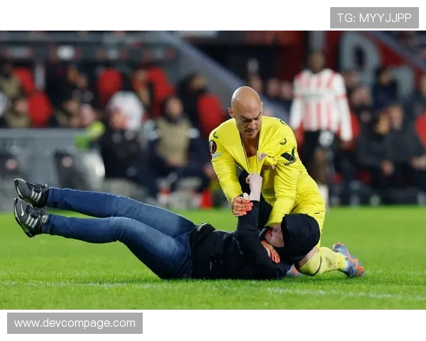 塞维利亚杯赛后市中心垃圾堆积